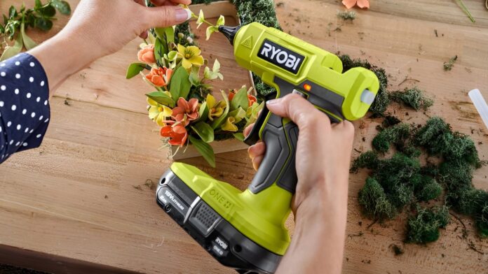 What’s the difference between each Ryobi glue gun model?