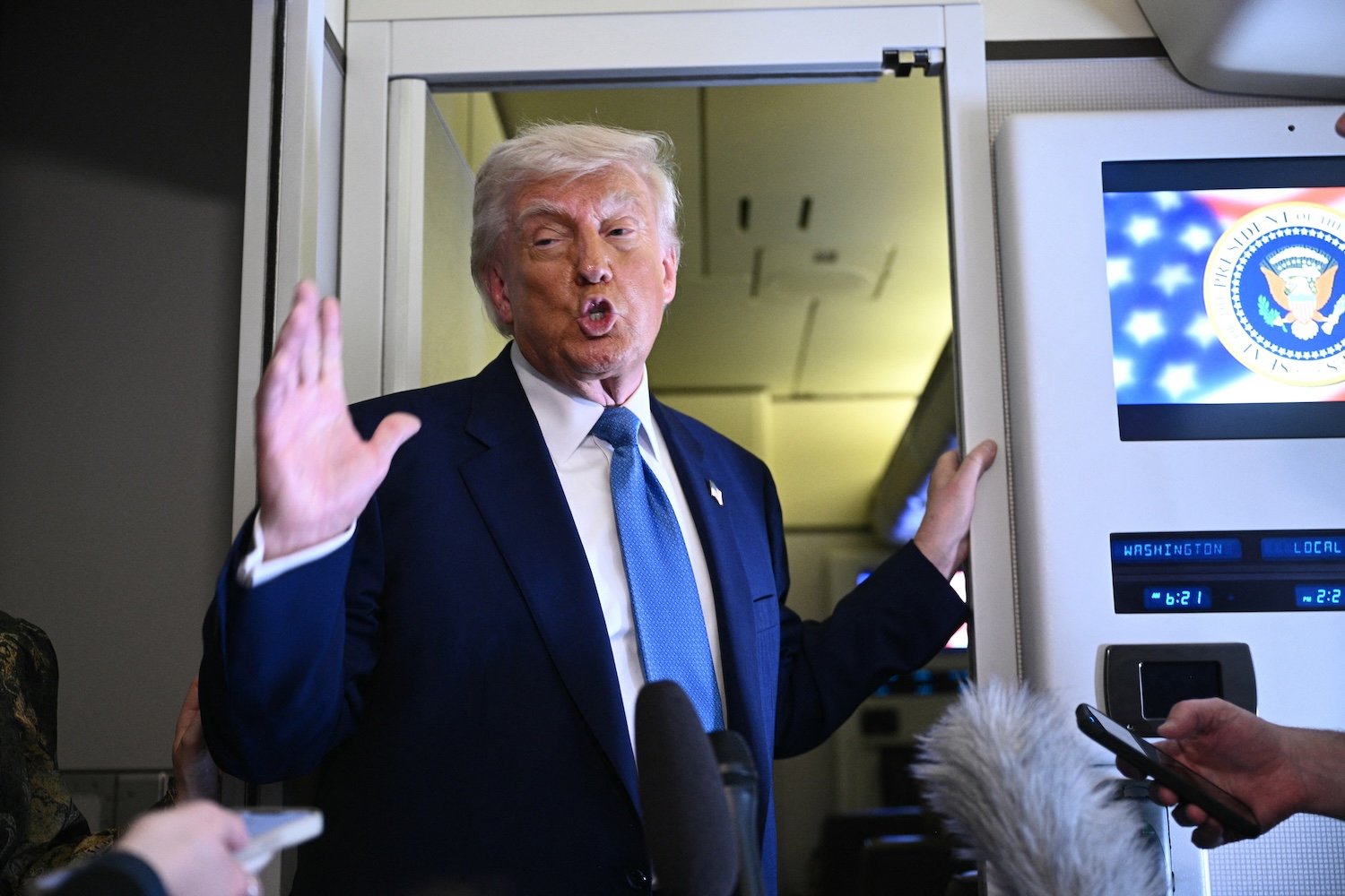 Trump suggests Comey should be prosecuted over ’86’ Instagram post