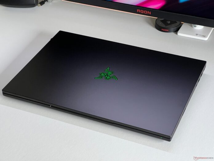 razers-blade-18-is-a-kilo-lighter-than-alienware-18-but-is-just-as-fast-and-even-quieter.JPG Razer’s Blade 18 is a kilo lighter than Alienware 18 but is just as fast, and even quieter.